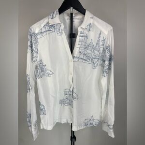 Jane & Delancey White button down with blue embroidered cityscape size Small